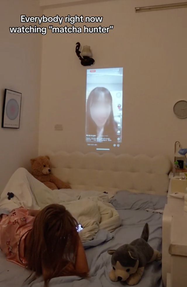 Cách kể chuyện lôi cuốn, và chia câu chuyện theo từng kỳ, từng chap 1 khiến netizen hóng từng ngày.