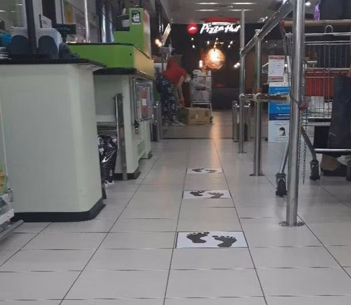 Giữ khoảng cách vào lúc này là rất cần thiết nhé mọi người ơi! Title được báo Điện tử Kiến Thức biên tập.