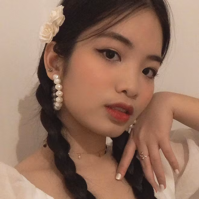 Hiện tại, con gái Duy Mạnh đang theo học tại trường Cao đẳng Âm nhạc Saint Louis tại Rome, Ý.