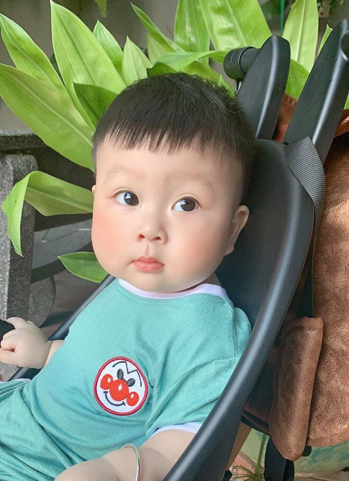 Chính vì vậy, những biểu cảm siêu cấp đáng yêu của các em bé luôn được người lớn 'trưng dụng' để làm meme.