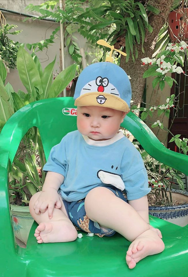 Khi thì ngây ngô, lúc thì nũng nịu, hay chỉ một cái liếc mắt nhẹ thôi cũng đủ đi vào lòng người rồi.