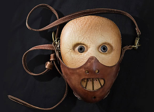 Hẳn đây sẽ là món quà thích hợp với những cô nàng ưa phim kinh dị. Ảnh: Zing.vn