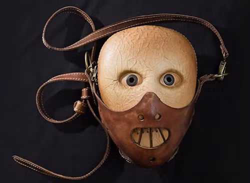 Hẳn đây sẽ là món quà thích hợp với những cô nàng ưa phim kinh dị. Ảnh: Zing.vn