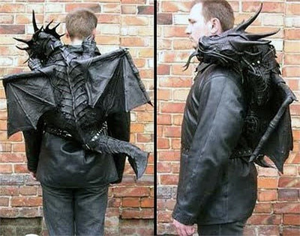 Sẽ không còn cô đơn với chiếc ba lô quái vật đồng hành này. Ảnh: phunulife.vn