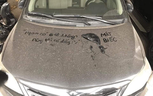 Một pha cà khịa Ngạn cực mạnh đến từ vị trí của người vẽ lên lớp bụi xe ô tô. Nghèo lại hay mộng mơ như Ngạn bảo sao không bao giờ "cưa" đổ được "mắt biếc" Hà Lan.