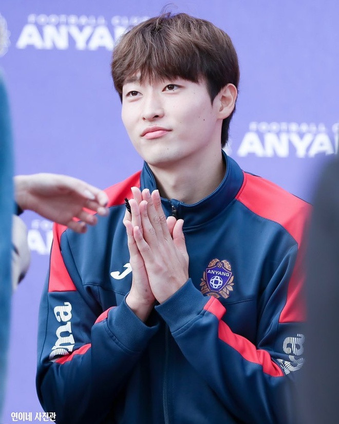 Cùng đội tuyển tham dự VCK U23 Châu Á 2020 có Cho Kyu-seong (SN 1998), chơi ở vị trí tiền đạo, được kỳ vọng sẽ giúp U23 Hàn Quốc vượt qua được bảng đấu tử thần. Nam cầu thủ được giới chuyên môn đánh giá cao về bản lĩnh thi đấu cũng như kỹ năng trên sân cỏ.