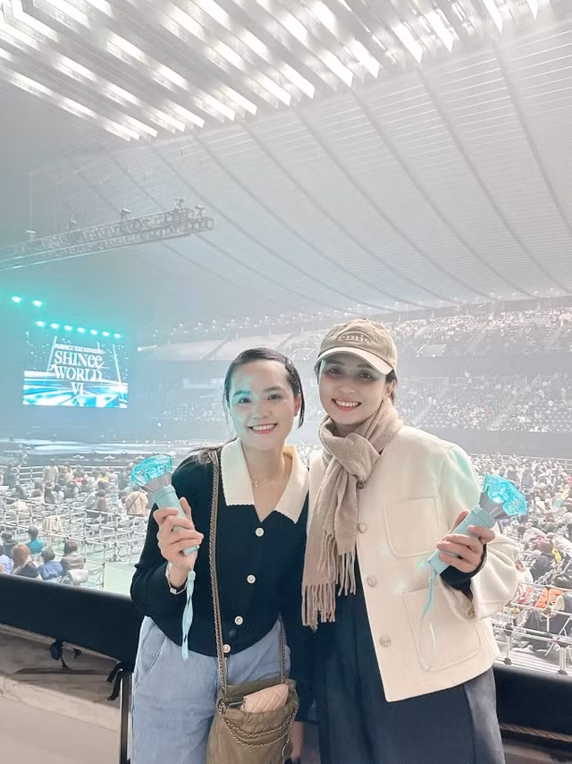 Cặp chị em thường có những khoảnh khắc thân mật bên cạnh nhau.