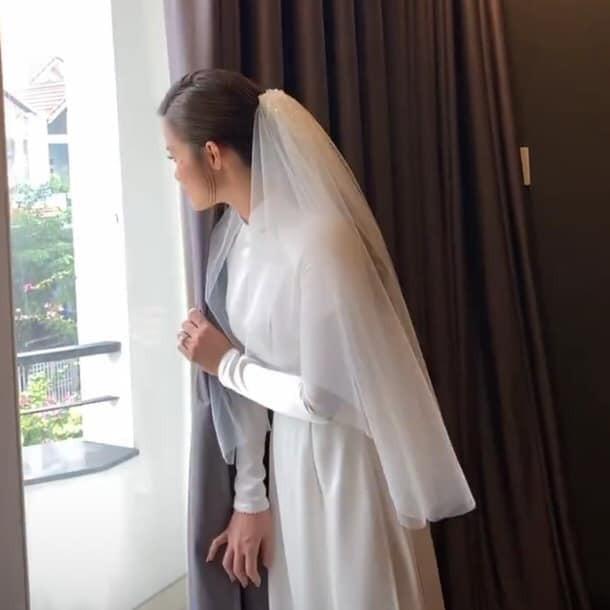 "Hay thật. Cho thêm trái ớt, ít mướp đắng và ăn thêm đường là chú rể phải nếm trải hết đắng, cay, ngọt bùi của cuộc đời trước khi lấy vợ rồi" - Facebooker có tên T.L bình luận. Đồng quan điểm, người dùng T.L nói: "Văn minh, lịch sự hơn cái trò thách chú rể uống 1 bàn rượu, vừa mất không khí tiệc vui lại vừa hại sức khoẻ. Chưa kể chú rể mà say mèm thì ngày trọng đại của cả đời người đi đứt luôn. Ủng hộ thử thách kiểu này".