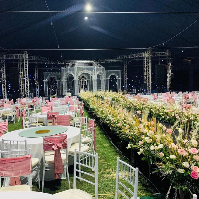 Ngày 9/2, đám cưới của Duy Mạnh và Quỳnh Anh sẽ diễn ra tại Hà Nội. Nhiều ngày trước đó, mọi thông tin về cặp đôi vàng trong làng bóng đá này đã thu hút sự quan tâm đặc biệt của truyền thông và người hâm mộ. Trước ngày trọng đại, không gian lễ đường đã được hai bên gia đình hé lộ.