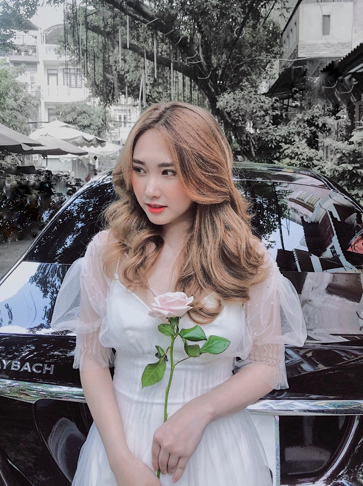 Với nhan sắc xinh đẹp và khả năng diễn tự nhiên, Thanh Mèo đắt show chụp ảnh.