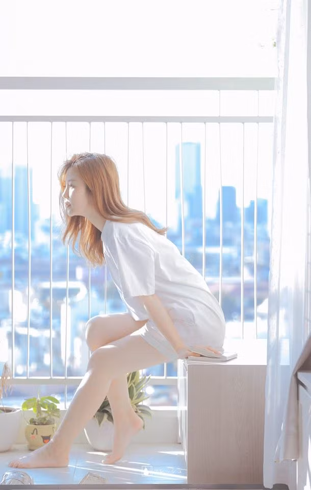 Mới đây, trong thời gian nghỉ dịch cách ly toàn xã hội, các sự kiện giải trí cũng đóng băng, hot girl Ribi Sachi kêu gọi ở nhà cách ly bằng cách sử dụng hashtag #stayhome.