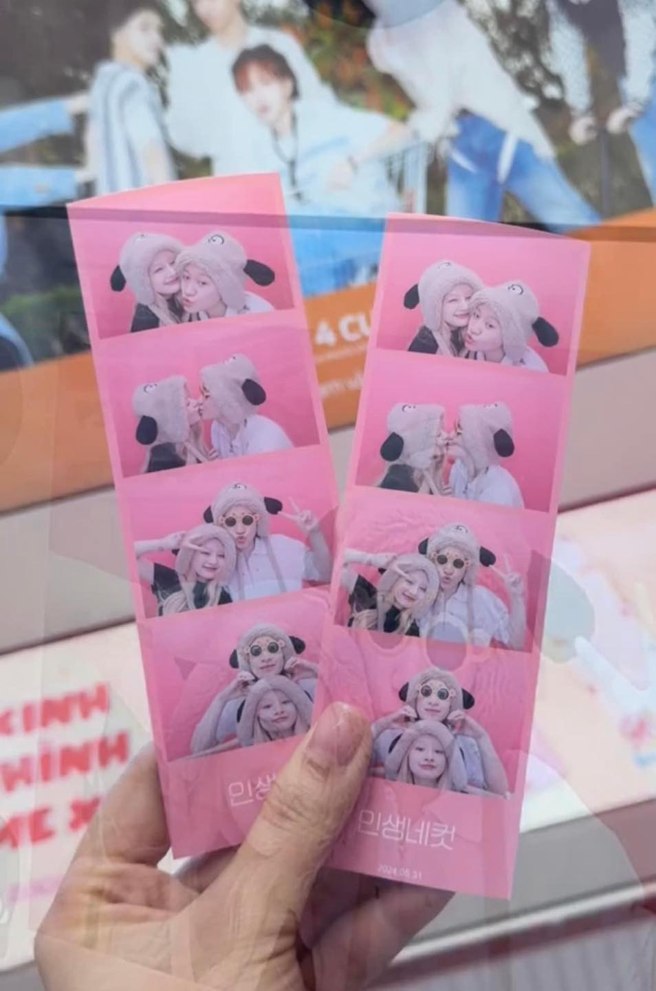 Trong bài đăng công khai chuyện tình cảm, cô nàng không ngần ngại khoe những khoảnh khắc hạnh phúc cạnh nhau.