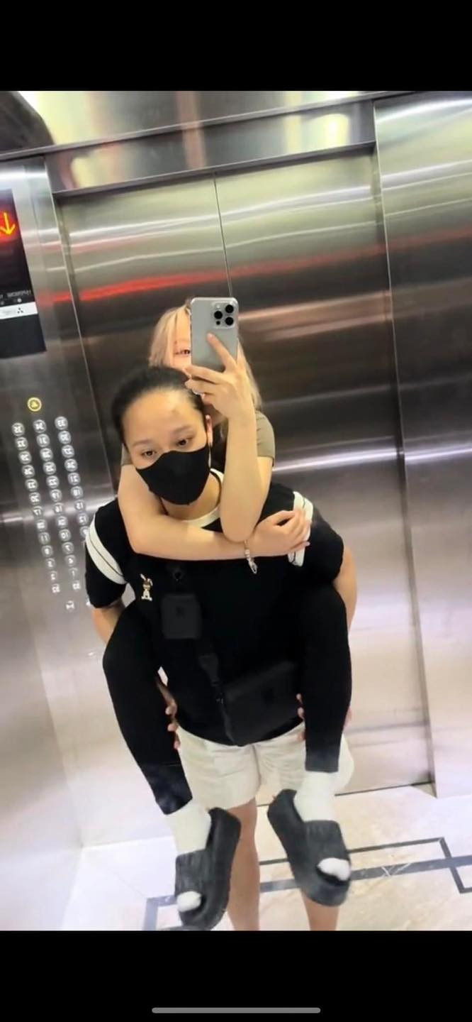 Mới đây, cô nàng chính thức công khải bạn gái khiến netizen không khỏi ngã ngửa.