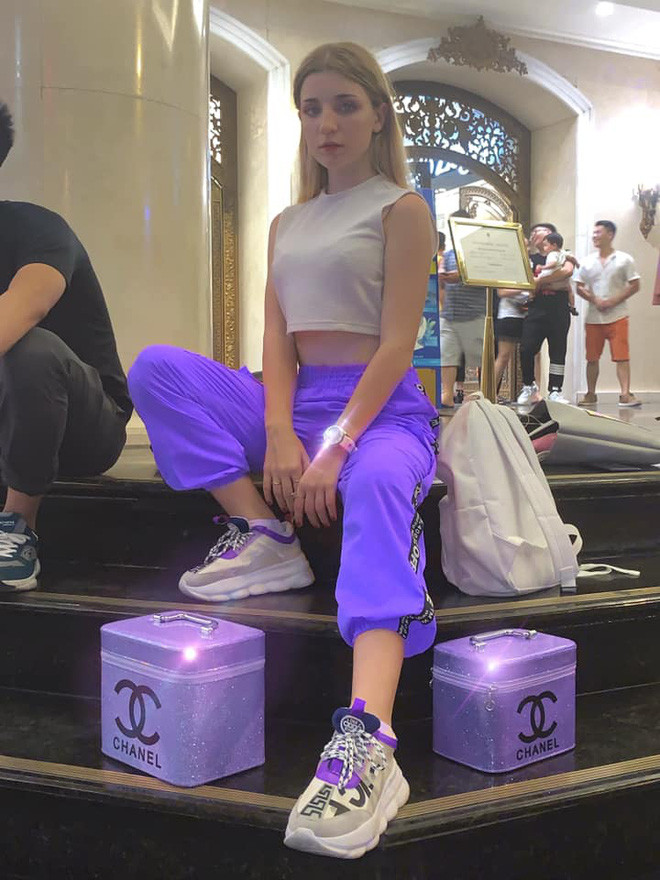 Được biết, đường nét đặc trưng của một cô gái Nga như tóc vàng, mũi cao và đôi mắt sâu hút hồn.