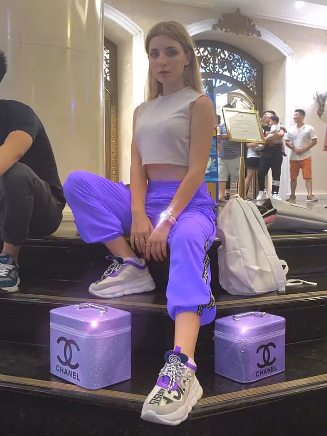 Được biết, đường nét đặc trưng của một cô gái Nga như tóc vàng, mũi cao và đôi mắt sâu hút hồn.