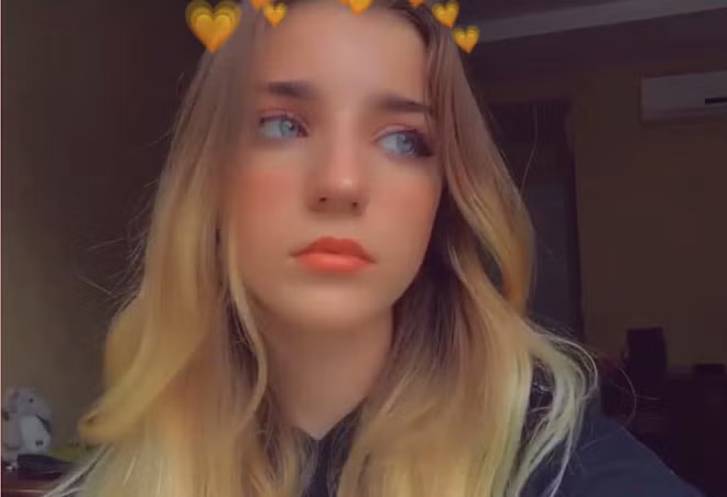 Hot girl này trước đây chính là Á quân The Voice Kids 2016. Milana nhận được nhiều tình cảm yêu mến khi có ngoại hình đáng yêu và giọng hát khỏe.