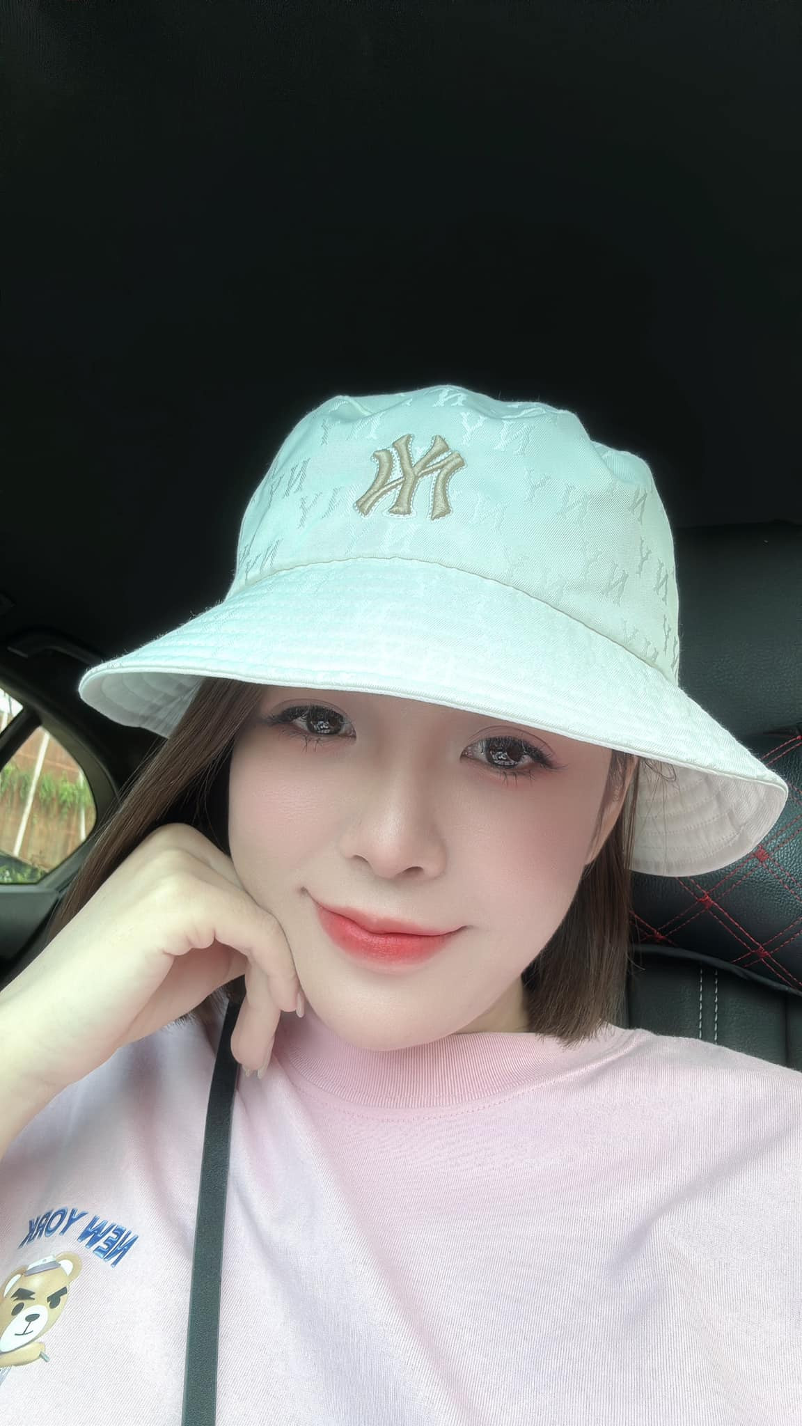 Trước khi bị thu giữ số lượng hàng hóa, Nguyễn Mai được nhiều người ngưỡng mộ vì kinh doanh giỏi, xinh đẹp.