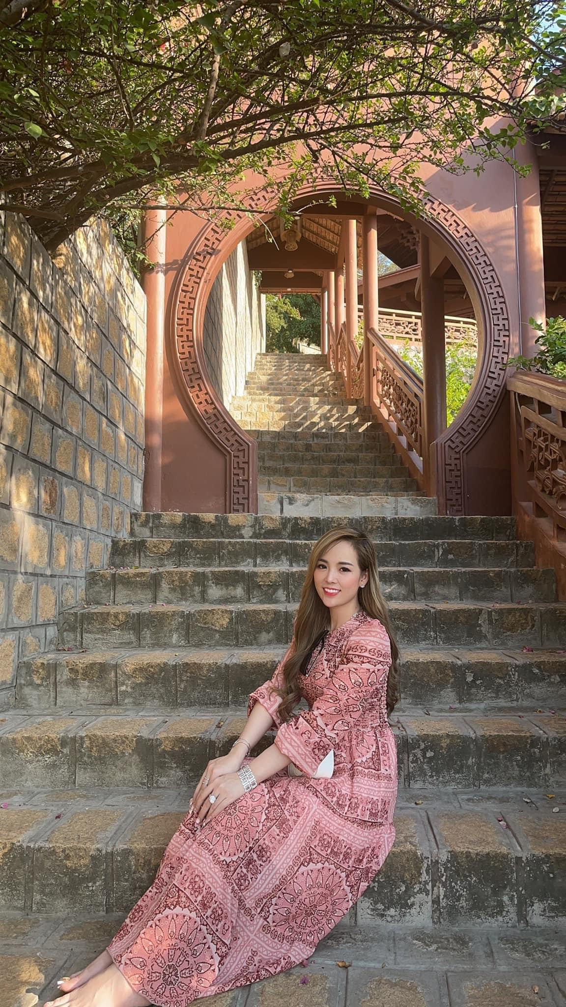 Trên trang cá nhân, Nguyễn Mai thường cập nhật những hình ảnh cá nhân đi du lịch ở nhiều nơi.