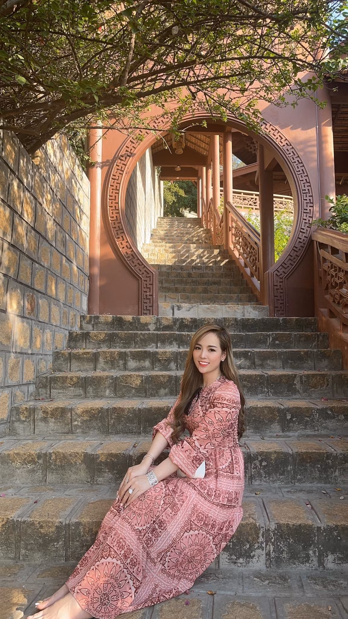 Trên trang cá nhân, Nguyễn Mai thường cập nhật những hình ảnh cá nhân đi du lịch ở nhiều nơi.