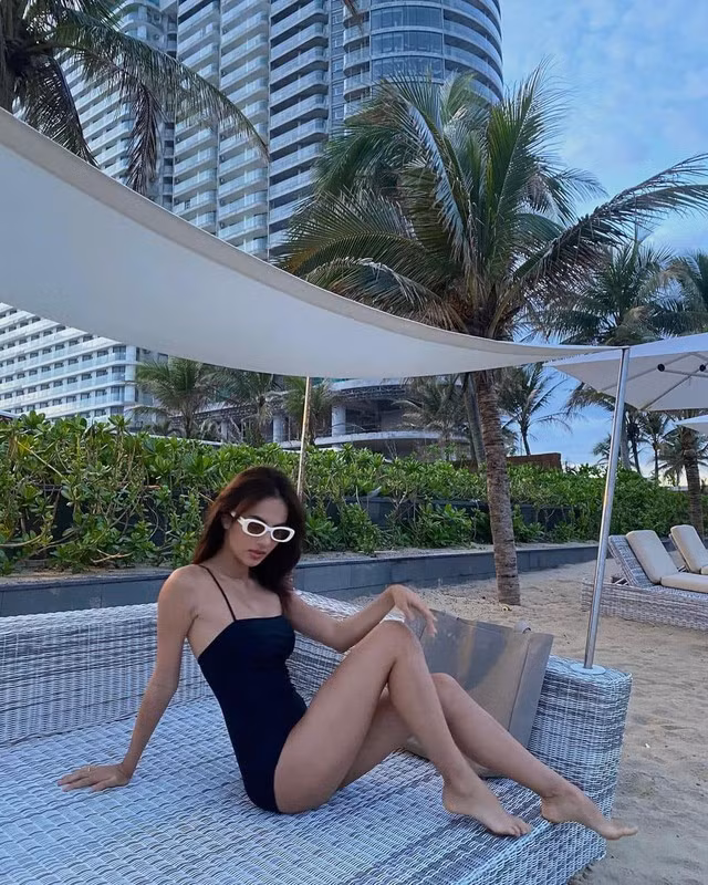 Emma Lê vốn là cái tên không quá xa lạ trong showbiz Việt, cô từng thủ vai nữ chính trong hàng loạt sản phẩm của Soobin Hoàng Sơn, Sơn Tùng M-TP,... Emma Lê cũng từng xuất hiện trong phim Mẹ Ác Ma Cha Thiên Sứ.