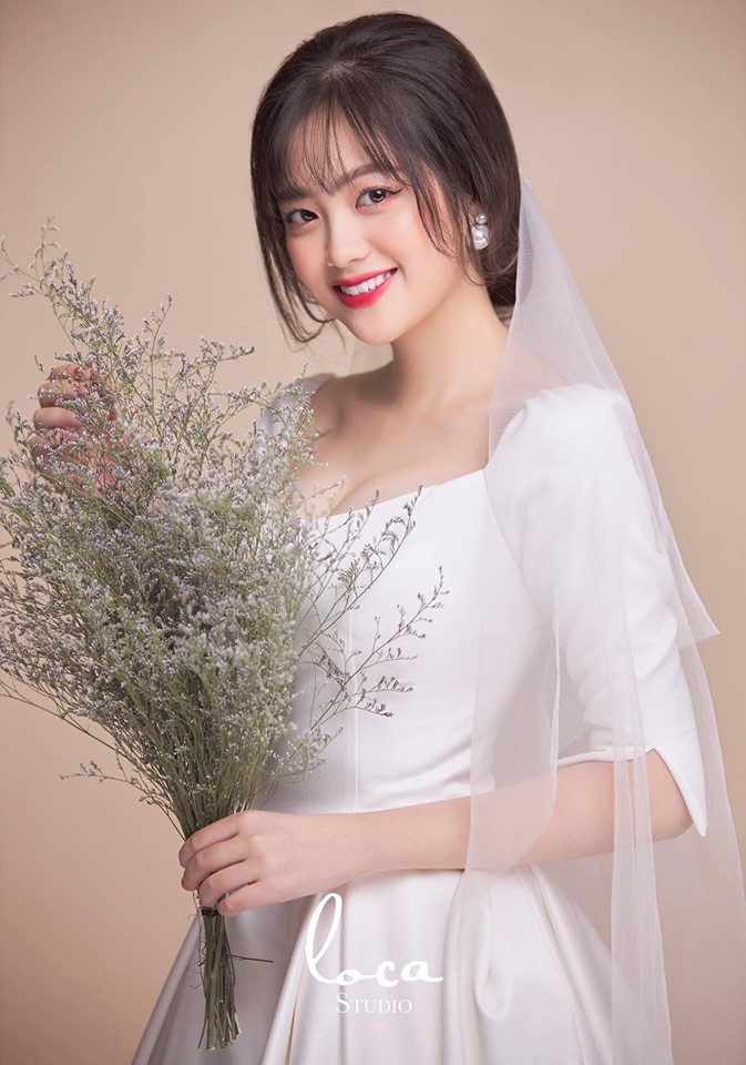 Công việc này giúp cô tự chủ về mặt tài chính cũng như có thể rèn luyện sự tự tin và khiến bản thân trở nên đẹp hơn.