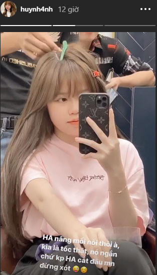 Mới đây, Huỳnh Anh chia sẻ khoảnh khắc với mái tóc ngắn qua vai. Dân tình hoảng hốt vì nghĩ Huỳnh Anh đã cắt phăng mái tóc dài nữ tính trước đó. Tuy nhiên không phải, chính chủ đã lên tiếng đính chính sự việc và cho biết cô đang đi nối tóc, mái tóc ngắn chính là tóc thật của bạn gái Quang Hải.