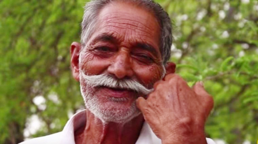 Các video của ông Narayana dài từ 12 - 15 phút và được cắt ghép rất đơn giản. Ở video nào, ý nghĩa về việc sẻ chia, yêu thương cũng được đề cao, kết thúc video là hình ảnh nụ cười rạng rỡ của những đứa trẻ mồ côi khi được chia đồ ăn.