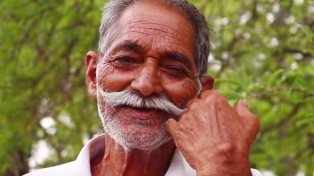 Các video của ông Narayana dài từ 12 - 15 phút và được cắt ghép rất đơn giản. Ở video nào, ý nghĩa về việc sẻ chia, yêu thương cũng được đề cao, kết thúc video là hình ảnh nụ cười rạng rỡ của những đứa trẻ mồ côi khi được chia đồ ăn.