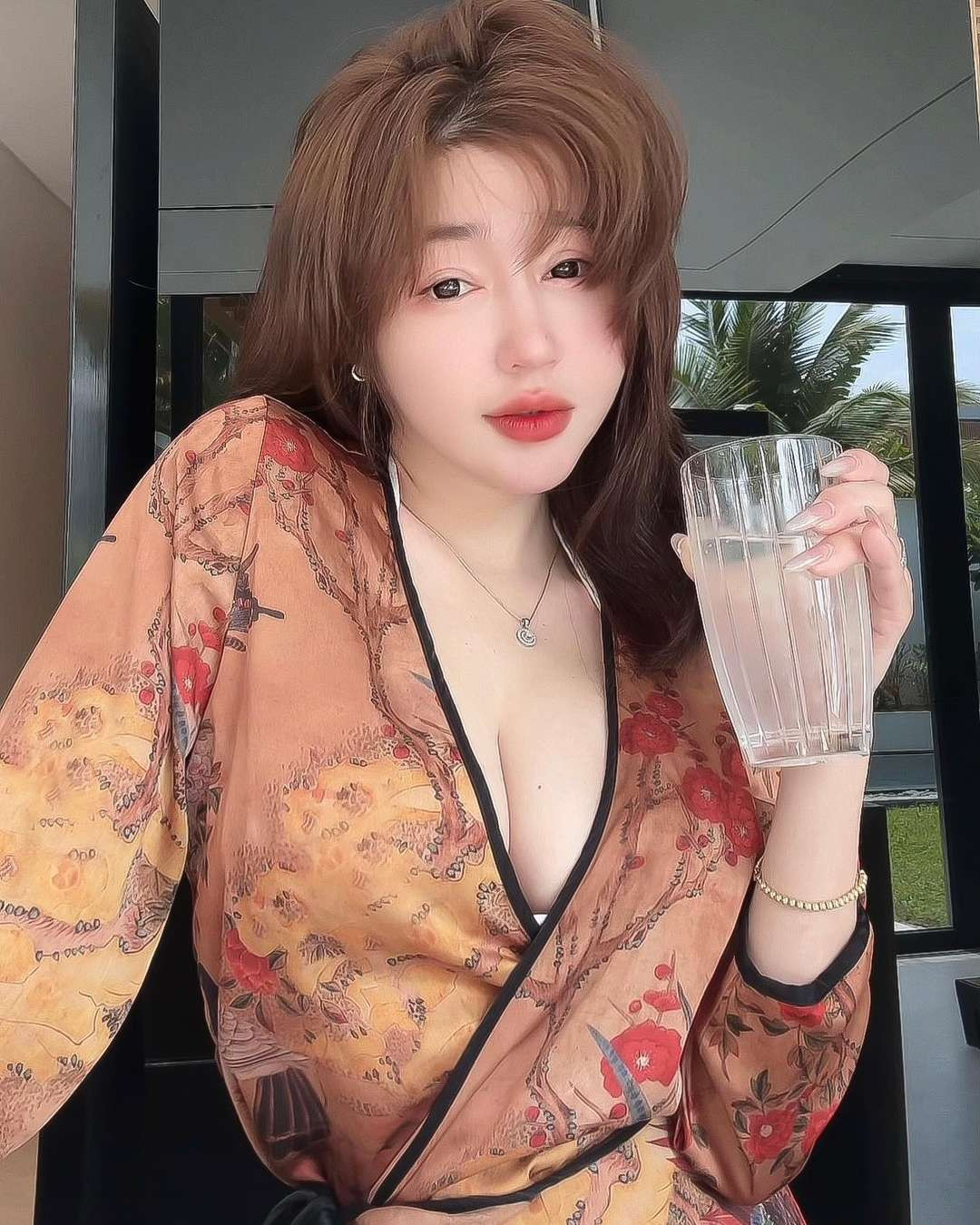 Dù bị chỉ trích hay được khen ngợi, cô vẫn không ngừng thể hiện sự tự tin và cá tính riêng của mình.