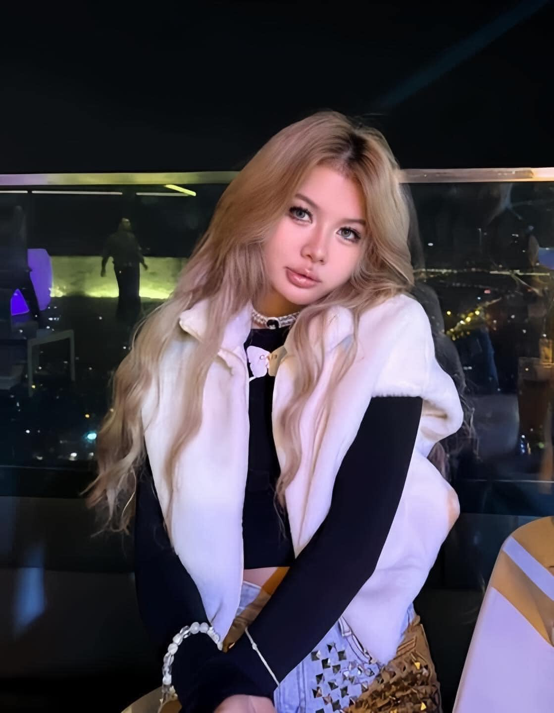 Mới đấy nhất, Xuân Ca lại vừa trở thành tâm điểm gây chú ý trên MXH khi bị réo tên vào một drama "khóa môi người yêu bạn thân". Nguồn cơn drama này xuất phát từ 1 clip "bóc phốt" gọi thẳng tên cô và cho rằng đây là sự thật về hot TikToker.