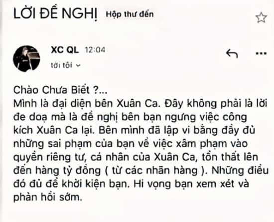 Từ lúc nổ ra drama nói trên, các tài khoản mạng xã hội của Xuân Ca vẫn chưa lên tiếng gì. Thế nhưng một trang Tiktoker có khá nhiều lượt theo dõi, đã đăng tải nội dung mail được cho là từ phía đại diện Xuân Ca, yêu cầu trang này gỡ các nội dung công kích nữ Tiktoker.
