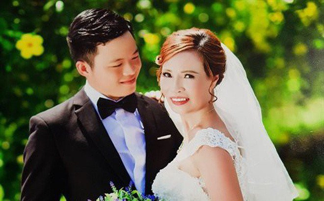 Cặp đôi chồng trẻ 26 tuổi và cô dâu 62 tuổi đã từng gây sốt cộng đồng mạng vào khoảng năm 2018. Cuộc sống sau đám cưới của họ không có quá nhiều khác biệt, hai vợ chồng vẫn cùng làm việc và hết mực yêu thương nhau.