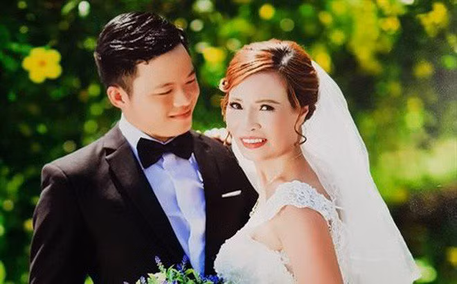 Cặp đôi chồng trẻ 26 tuổi và cô dâu 62 tuổi đã từng gây sốt cộng đồng mạng vào khoảng năm 2018. Cuộc sống sau đám cưới của họ không có quá nhiều khác biệt, hai vợ chồng vẫn cùng làm việc và hết mực yêu thương nhau.