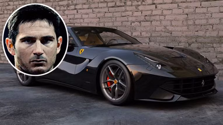 Frank Lampard có một chiếc Ferrari 458 Italia với mức giá 303.000 USD. Ferrari 458 Italia mặc dù không ngầu như Ferrari LaFerrari nhưng vẫn giữ được vẻ đẹp truyền thống của hãng xe được mệnh danh "ngựa chiến" này.