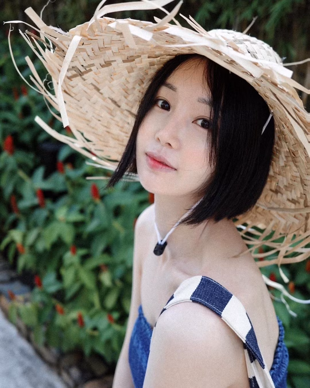 Cô nàng liên tục cập nhật những bức ảnh trong chuyến du lịch của mình đến Việt Nam.