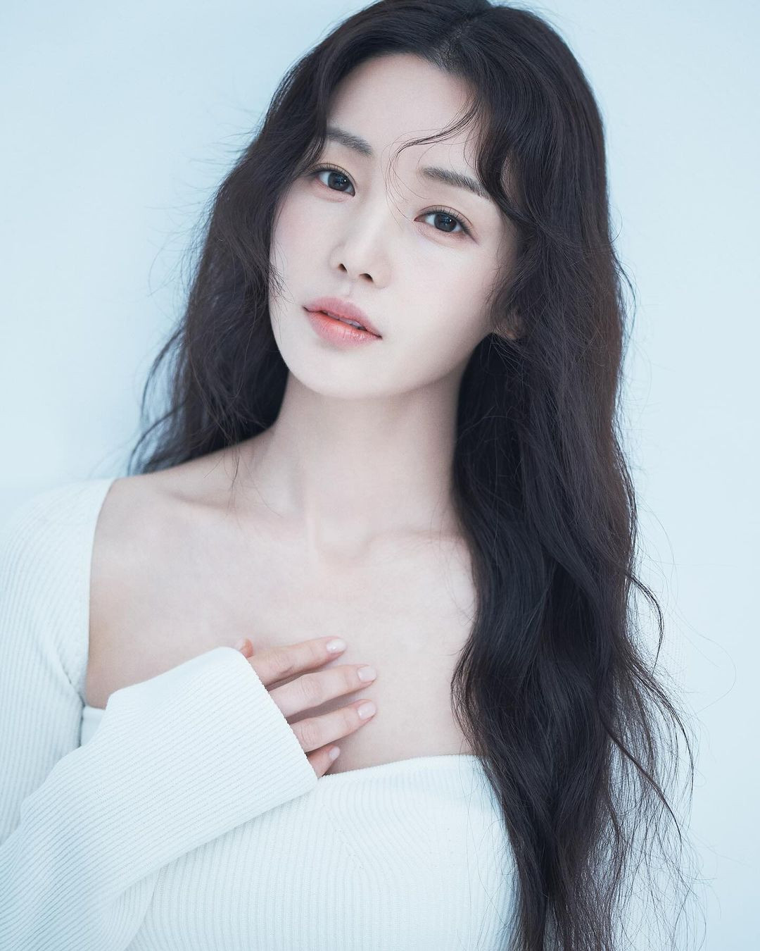 Rất nhiều khán giả đã phải thốt lên: "Thật sự cô ấy quá trẻ so với tuổi thật và trẻ hơn cả các động nghiệp cùng lứa", "Cô ấy thật xinh đẹp", "Cô ấy trông trẻ hơn tôi nữa và tôi đang ở độ tuổi 20"