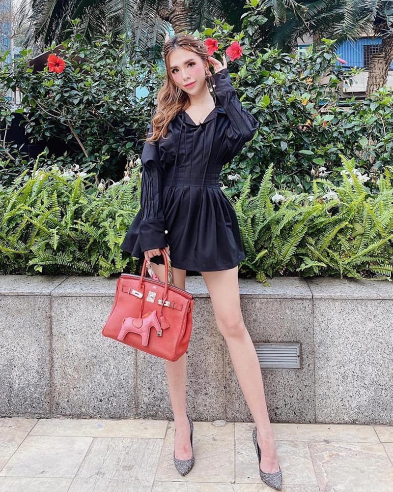 Vào năm 2015, cô thành lập blog thời trang riêng của mình rồi từ đó cô nàng dấn thân vào ngành thời trang với việc trở thành khách mời của Tuần lễ thời trang New York.