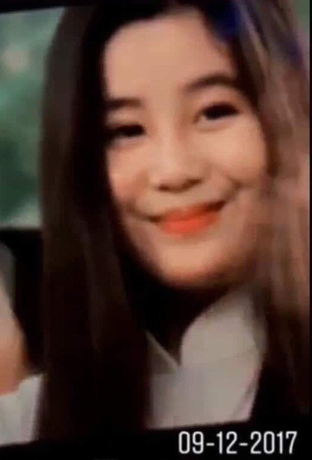 Ảnh kỷ yếu một thời của cô nàng cũng bất ngờ để lộ nhan sắc thật sự không hề hoàn hảo như bây giờ.