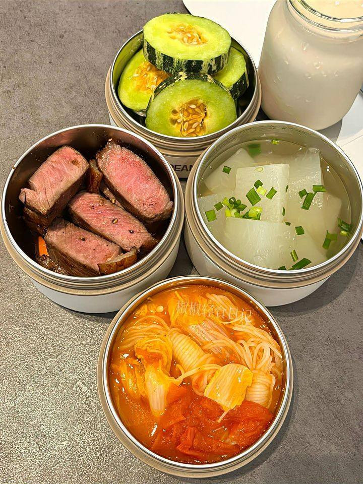 Ăn trưa nhưng có cả beefsteak cực hấp dẫn.