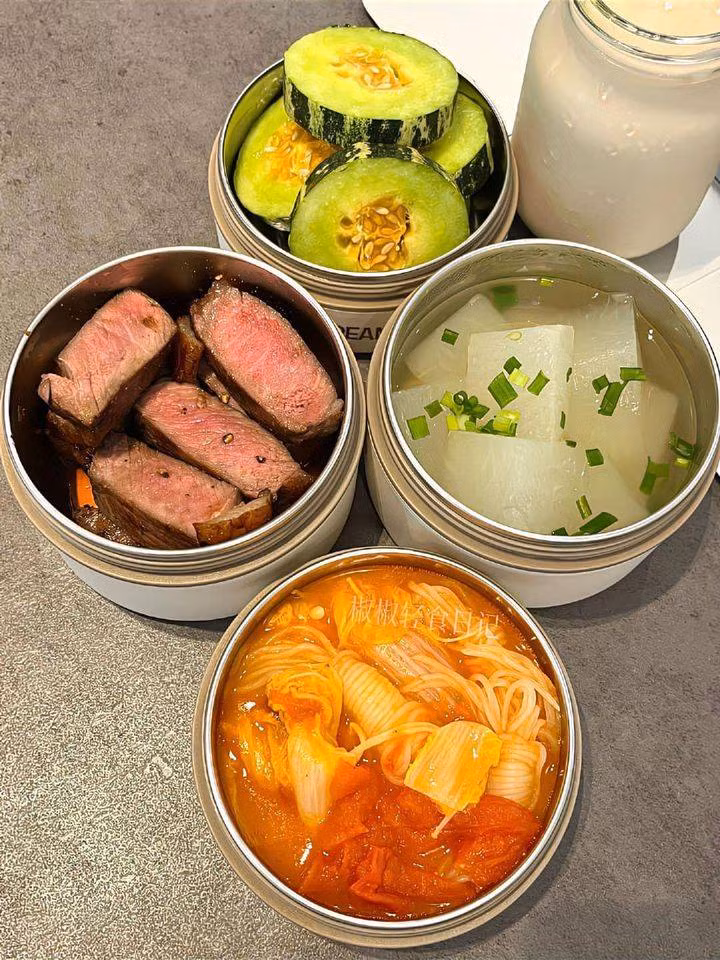 Ăn trưa nhưng có cả beefsteak cực hấp dẫn.