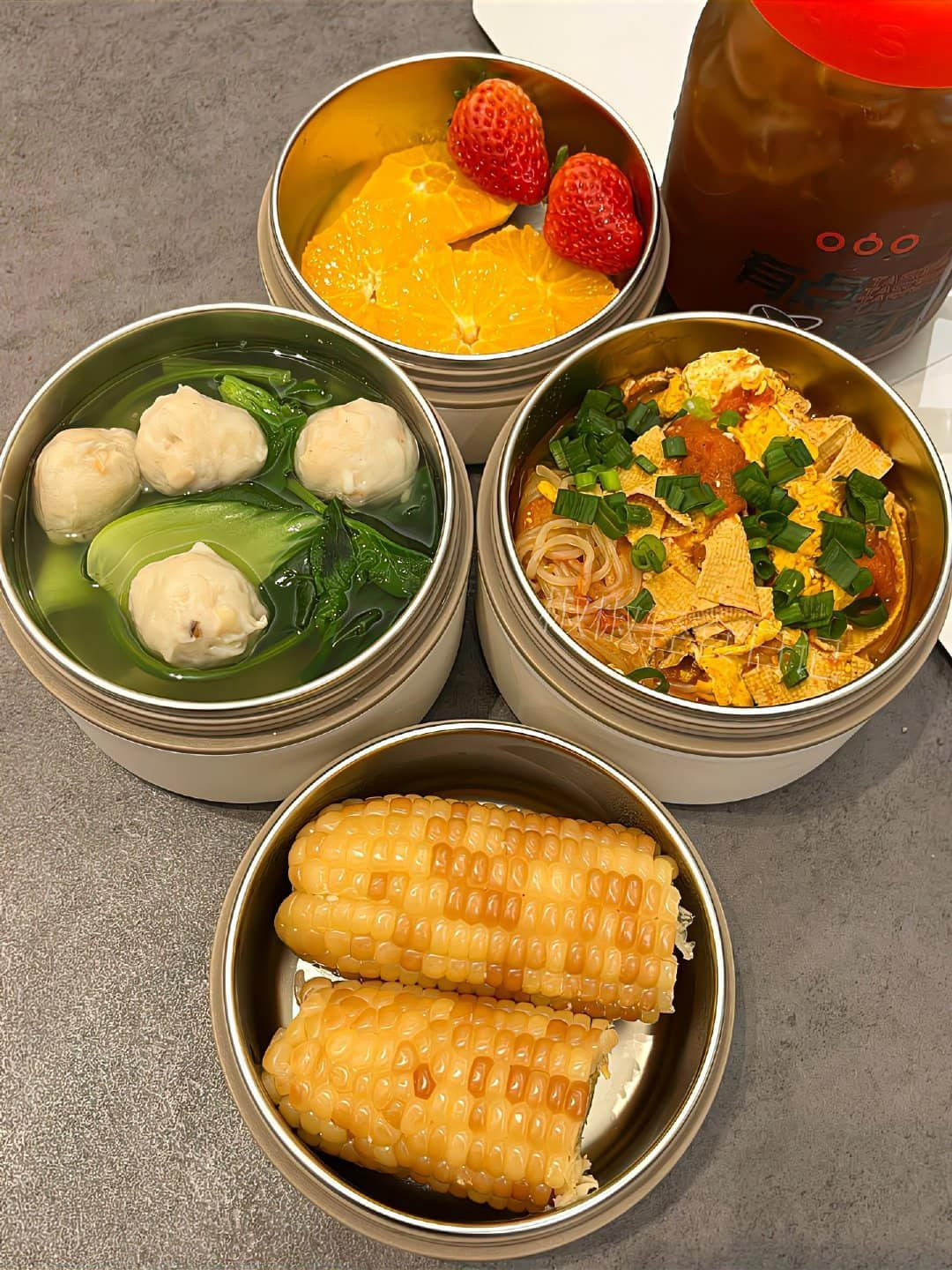 Nhiều người không khỏi xuýt xoa không chỉ bởi sự khéo tay của anh chàng này, mà những món anh của anh cũng cực kỳ có tâm.