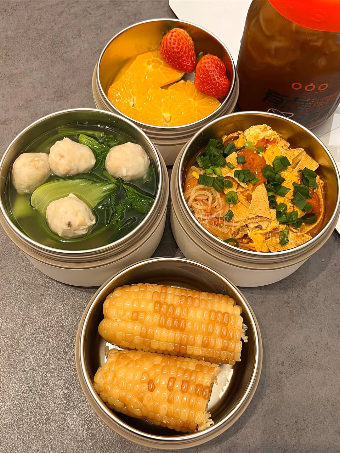 Nhiều người không khỏi xuýt xoa không chỉ bởi sự khéo tay của anh chàng này, mà những món anh của anh cũng cực kỳ có tâm.