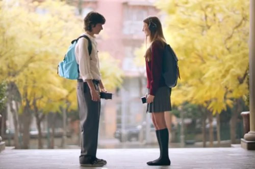 Điều này phụ thuộc vào sự khéo léo của bạn và bạn có thể xoay chuyển tình thế từ người đi cưa thành người bị cưa. Mạnh dạn yêu, chấp nhận mọi rủi ro để nói ra được tình cảm của mình với người đó vẫn tốt hơn là im lặng và ngồi một chỗ mòn mỏi đợi chờ.