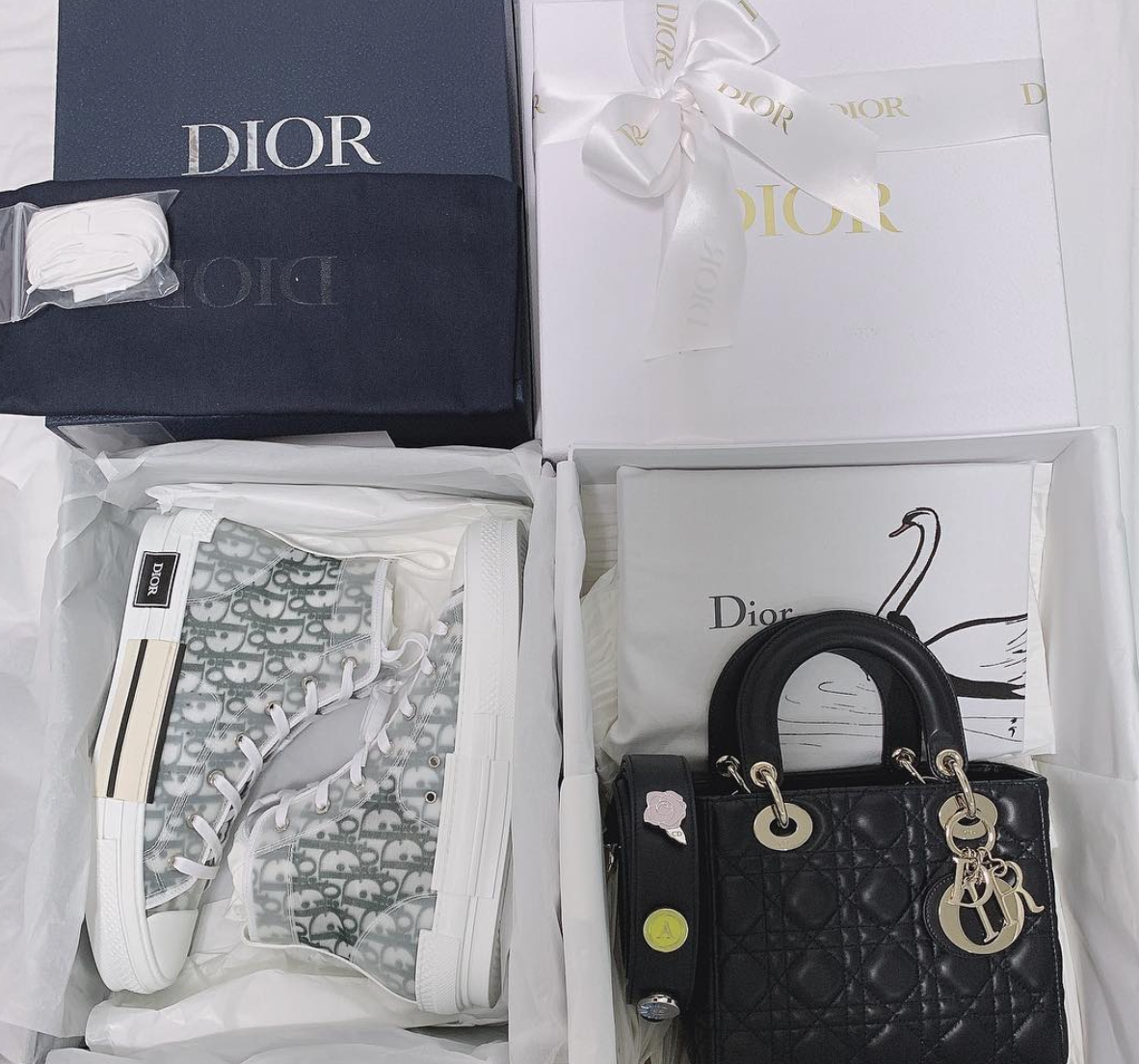 Rất nhiều túi xách, giày dép và quần áo của cô nàng là của các thương hiệu sang chảnh như Dior, Chanel, Gucci,....Có thể nói, bạn gái Duy Mạnh là một "yêu nữ hàng hiệu" đích thực.
