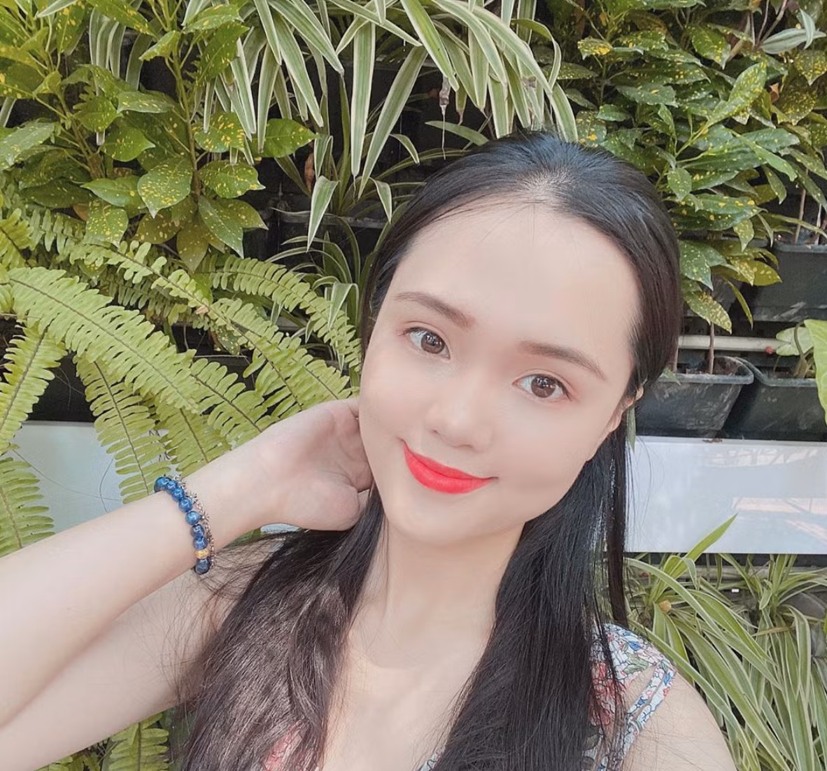 Trong dàn bạn gái của dàn cầu thủ, Quỳnh Anh - bạn gái Duy Mạnh luôn được biết đến là một tiểu thư nhà giàu đúng nghĩa với cách cư xử nhẹ nhàng, và sở hữu toàn đồ hiệu.