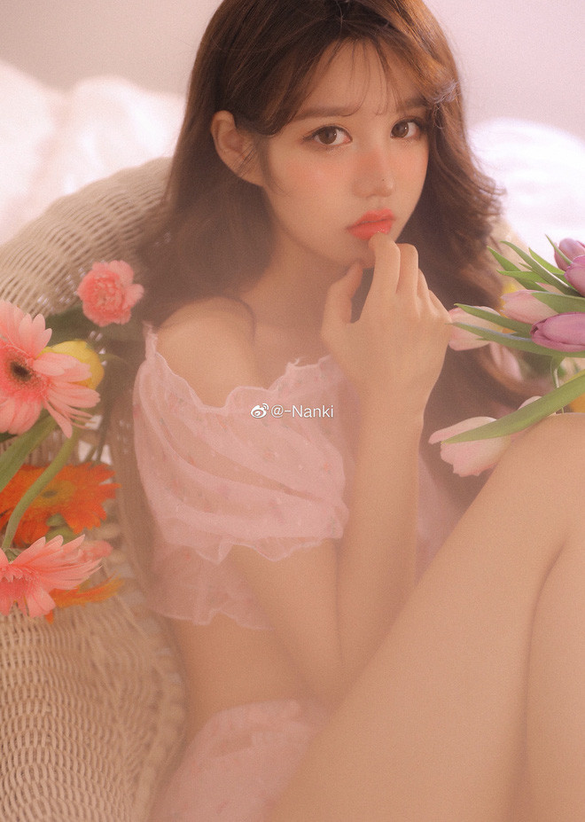 Sau sự cố lộ nhan sắc thật trên livestreams, cô hot girl đã mất đi kha khá người hâm mộ. Nhiều người bày tỏ sự thất vọng và mất niềm tin vào các hot girl trên mạng xã hội.