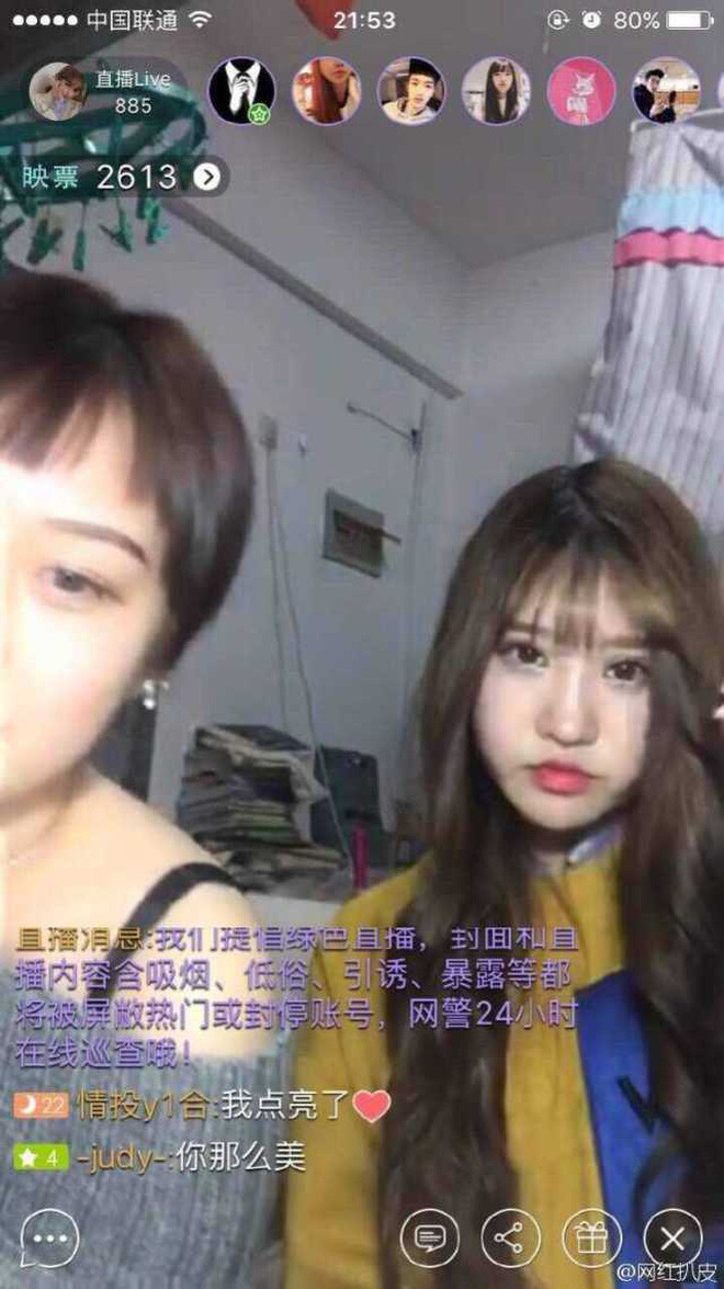 Cô nàng trông có chút mập mạp, không giống vẻ mảnh mai như trong hình. Nhiều người thậm chí cho rằng cô nàng bên cạnh còn xinh đẹp hơn Nanki gấp nhiều lần.