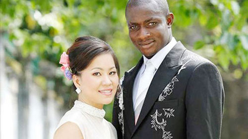 Ngày 9/1/2013, Suleiman “đưa nàng về dinh” sau hai năm hẹn hò. Vợ của chàng tiền đạo người Nigeria là cô giáo dạy thể dục thẩm mỹ. Hiện nay, họ đã có với nhau một bé trai kháu khỉnh. Cầu thủ sinh năm 1987 quen và yêu Ngọc Trinh trong một lần đi chơi ở Sài Gòn cùng nhóm bạn.