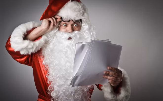 Mỗi dịp Giáng sinh đến, các bạn nhỏ lại bồi hồi viết thư cho ông già Noel để đòi những món quà đã ao ước trong suốt 1 năm. Thế nhưng có nhiều bạn mơ ước bá đạo đến nỗi nếu có thật thì ông già Noel cũng bó tay mà bỏ nghề.