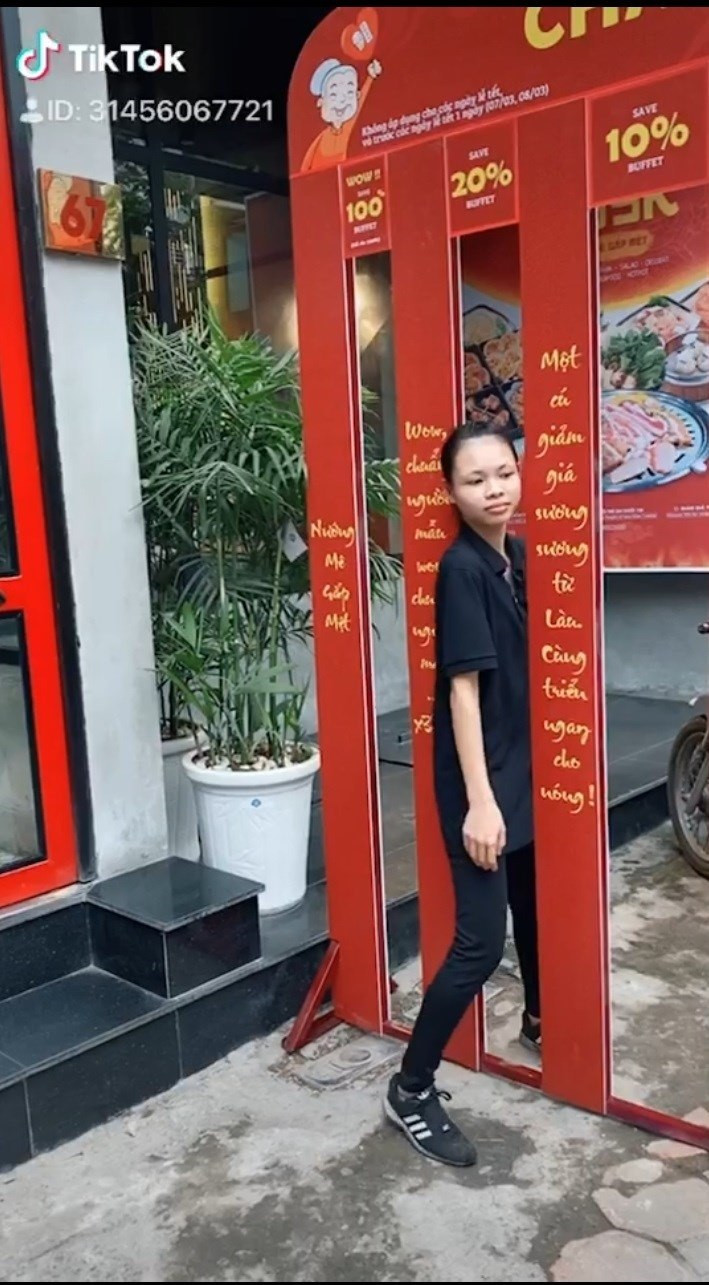 Không giống như ở bên các nước láng giềng, thử thách này có vẻ khá dễ dàng đối với các bạn trẻ Việt Nam. Ngoại trừ mức ưu đãi 100% ra thì các mức khác đều có thể vượt qua. Không rõ là do các khe của Việt Nam to, dễ chui qua hơn hay do dáng người của các bạn trẻ mảnh khảnh hơn.